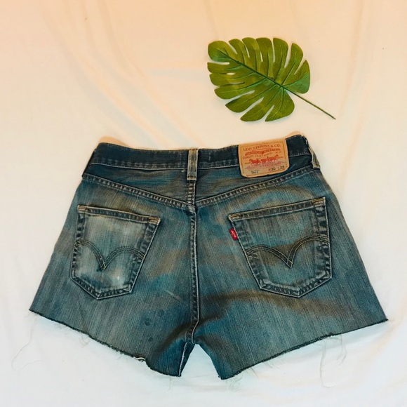 Vintage Levi’s 501 Cut Off Shorts - Picture 5 of 9